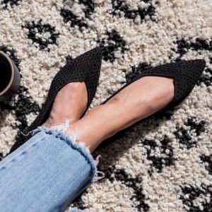 Rothys Black honeycomb point